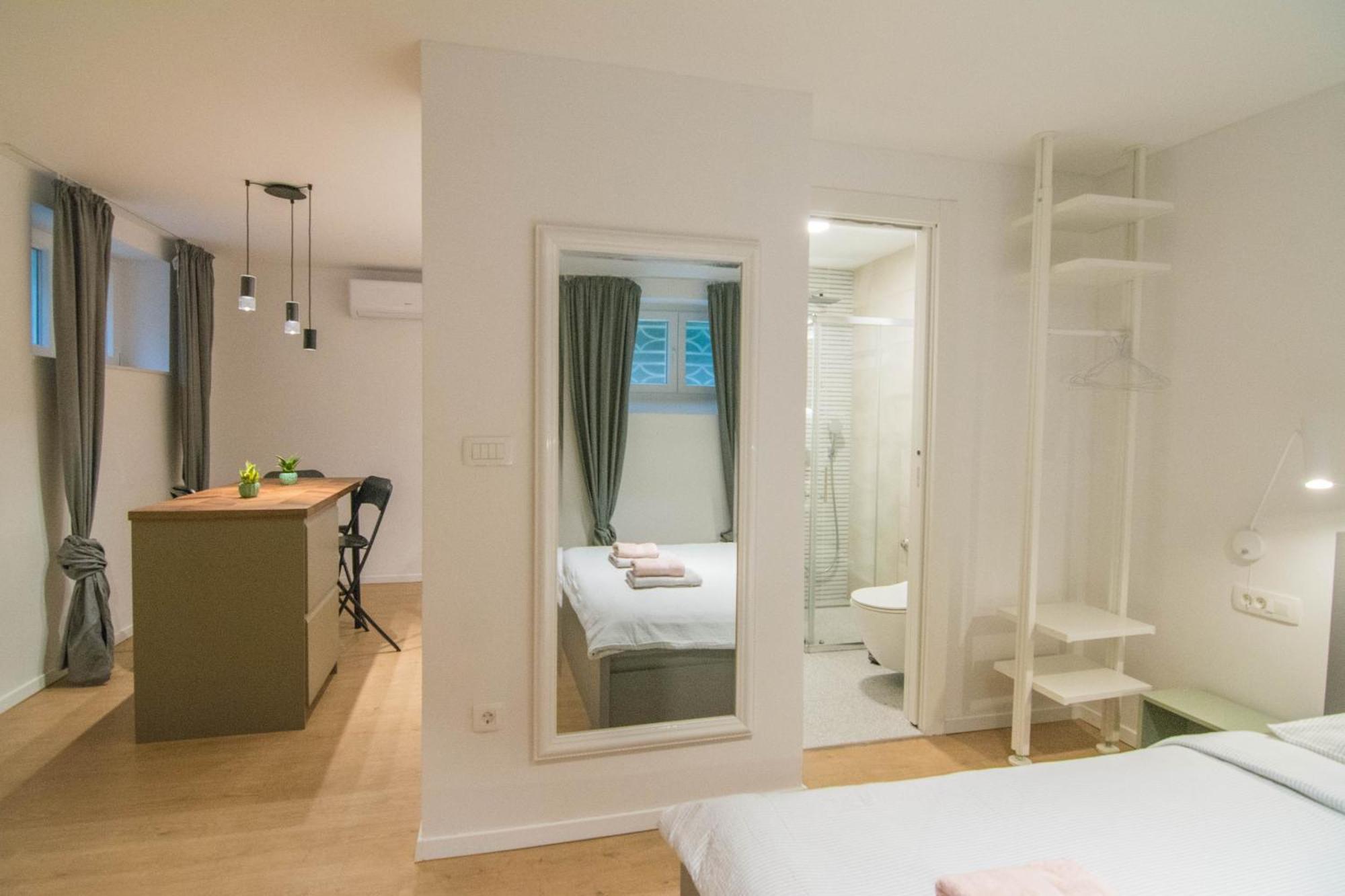 Romiru Rooms And Studio Apartment สปลิท ภายนอก รูปภาพ
