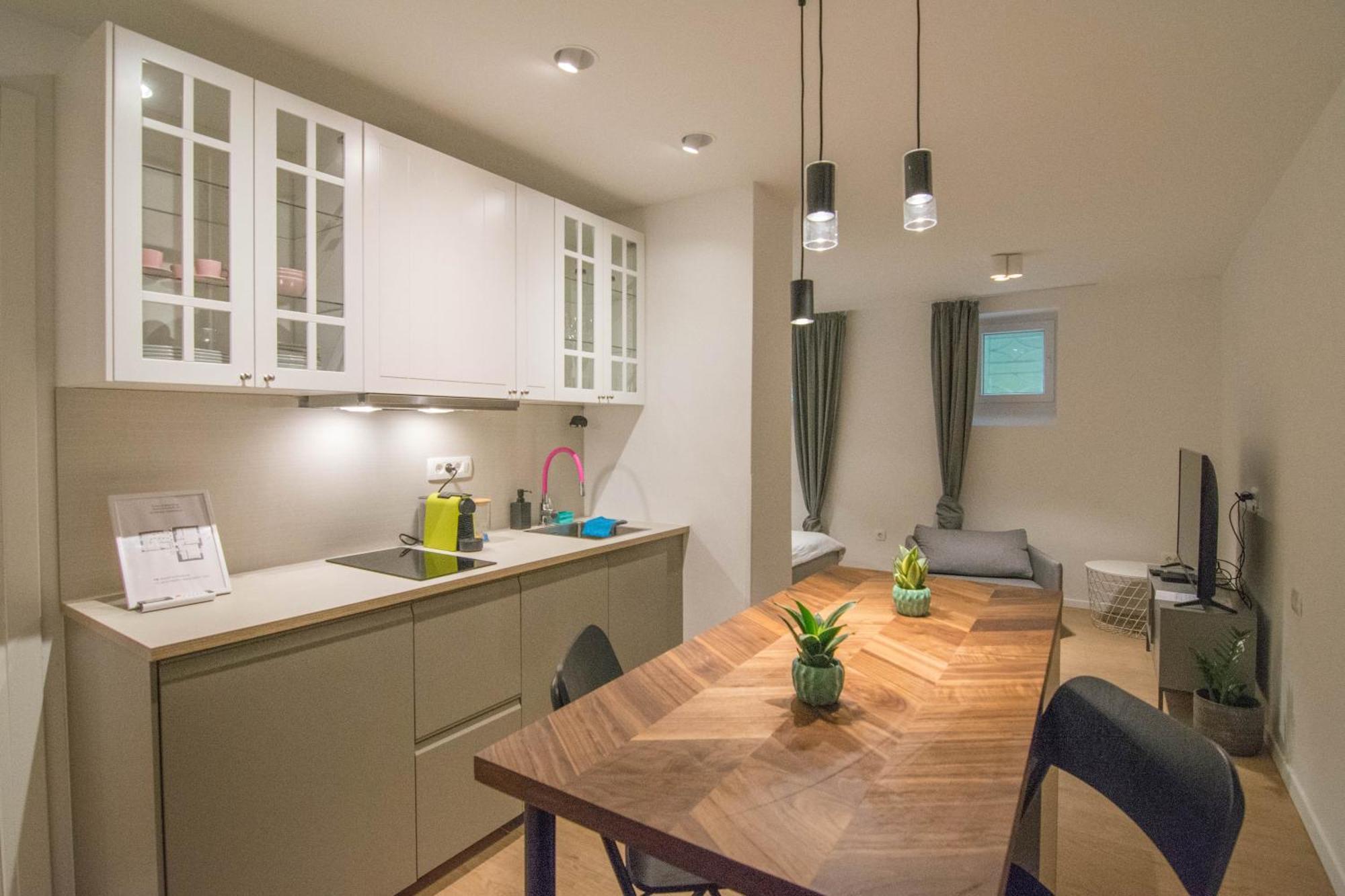 Romiru Rooms And Studio Apartment สปลิท ภายนอก รูปภาพ